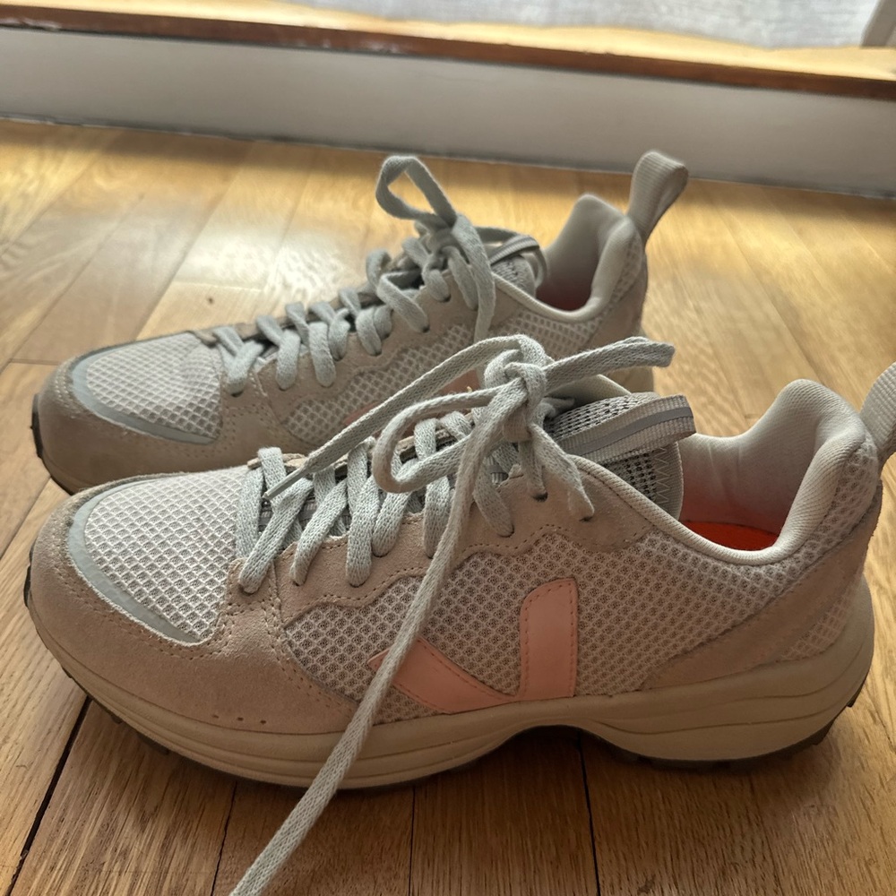 Veja Venturi Neutral Sneakers